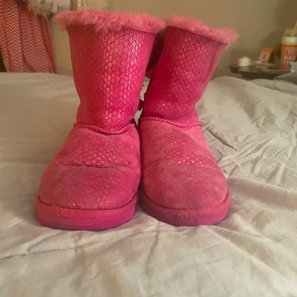 Pink Bow UGG’s - Picture 2 of 3